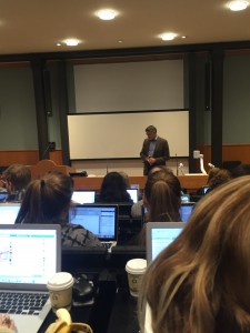 Professor Peter Westberg håller föreläsning om civilrättskipning