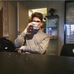 Min studiekamrat Mattias. Just här avnjuter han en kaffe på Juridiska förening. 