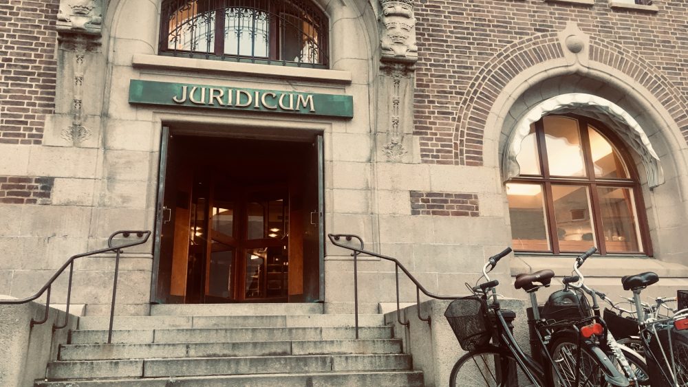 Entrén till Juridicum.