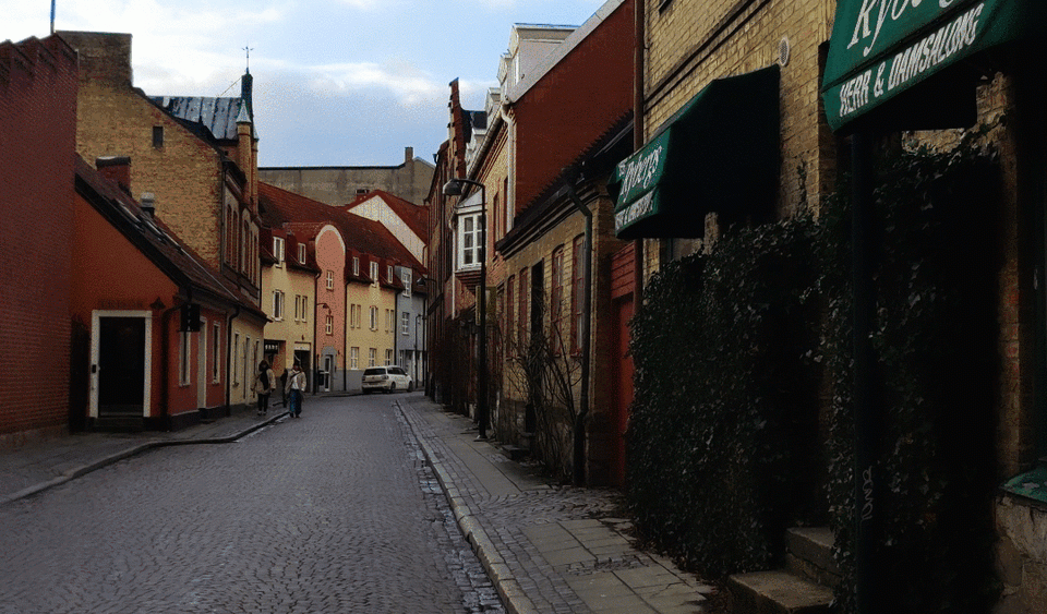 Bild från gata i Lund på fina byggnader