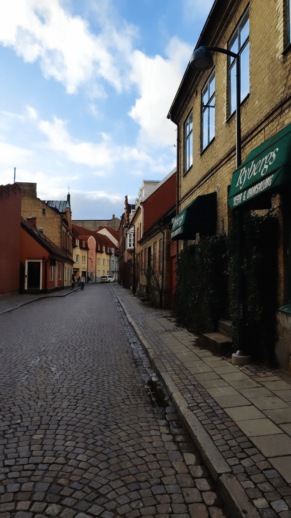 Bild från gata i Lund på fina byggnader