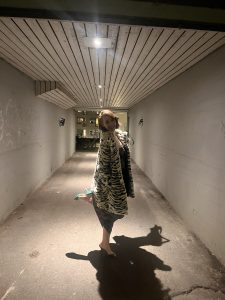 Min kompis på väg in till nationen för att gå på sittning