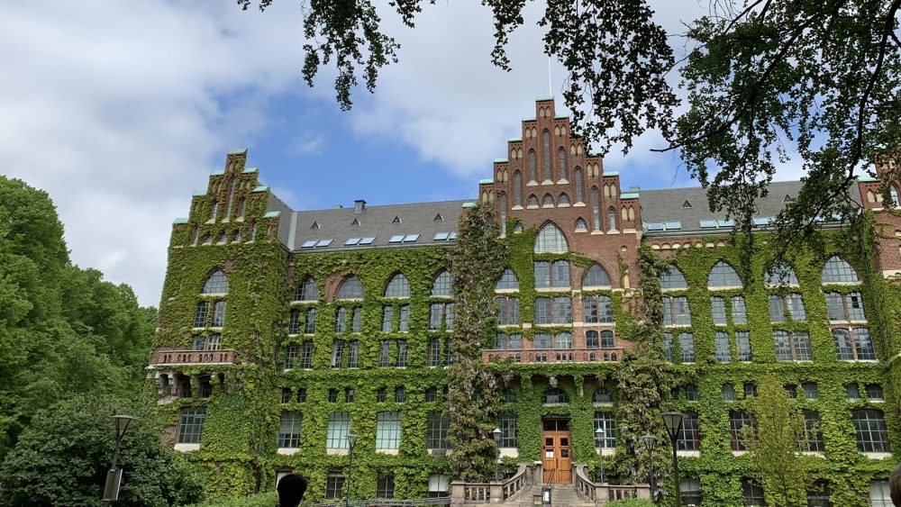 Bild på utsidan av Universitetsbiblioteket i Lund